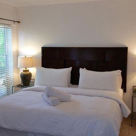 The Cabanas Guesthouse & Spa - Gay Resort Catering To Gay Men Fort Lauderdale Room photo